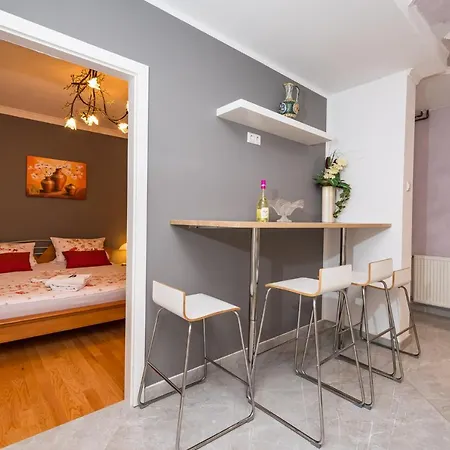 Silver Apartman