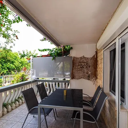Silver Apartman