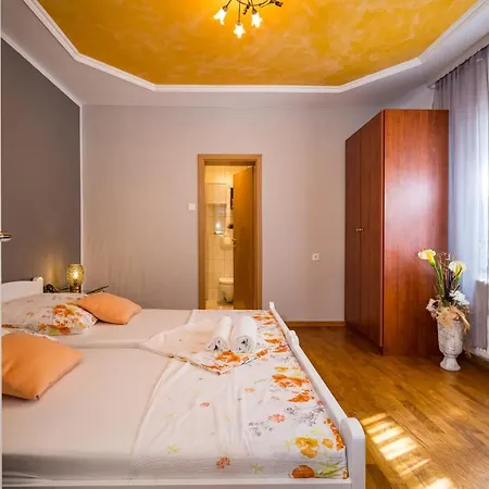 Silver Apartman