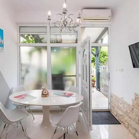 Silver Apartman