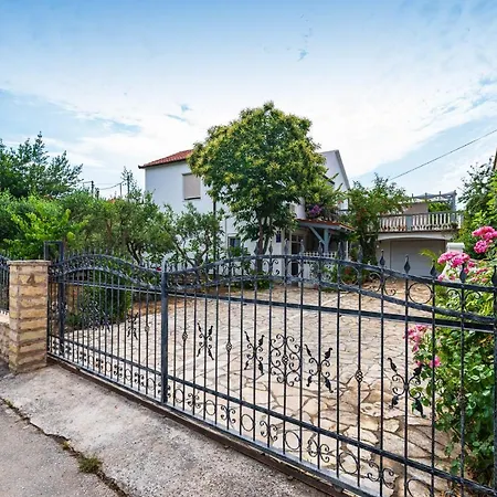 Silver Apartman