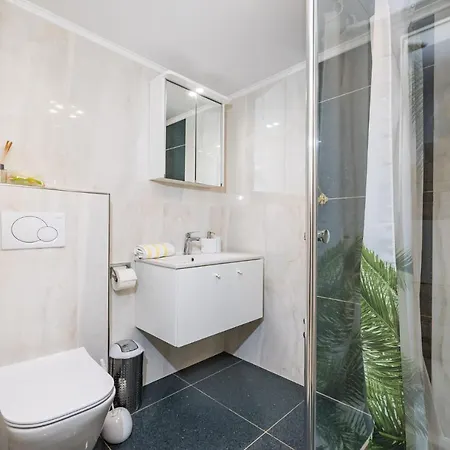 Silver Apartman *