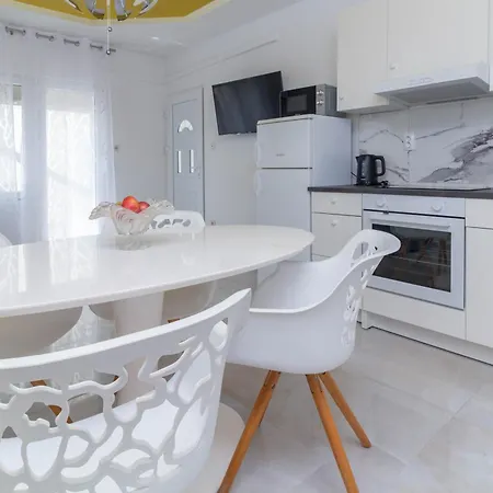 Silver Apartman